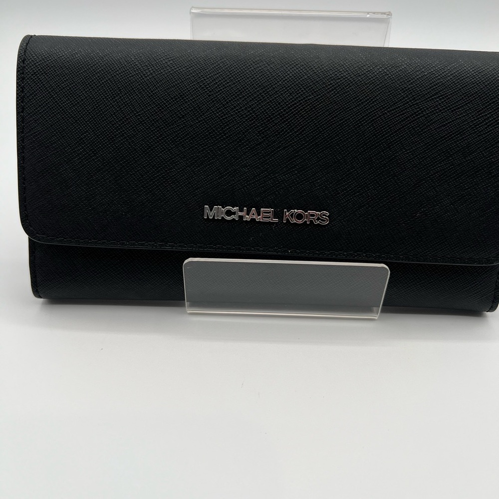MICHAEL KORS JET SET TRAVEL WOMEN’S WALLET